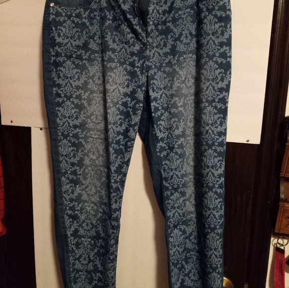 Chico's Platinum Women’s Blue Denim 2=L/12 Novelty Trendsetting Jeans Flashy - Picture 2 of 12